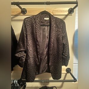 Black leopard print silk blazer. 3/4 scrunched sleeves. Never worn. Oversized.